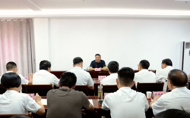8月23日，杨国宗主持召开产业发展及廉政提醒谈话会议。 (2)_proc_副本.jpg