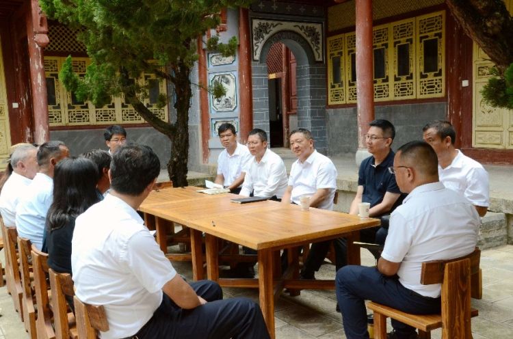 8月30日，州委书记杨国宗在右所镇永安村上登村民小组召开书记院坝会。 (3)_proc_副本.jpg