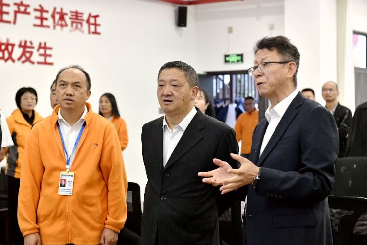 杨国宗率队在天龙八部影视城和苍山大道综合信息平台检查调研旅游市场秩序和安全生产等工作  (34)_proc_副本.jpg