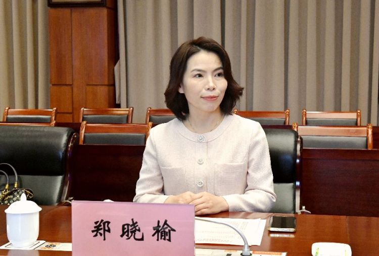 广东中柔文化体育管理有限公司董事长郑晓榆在签约仪式上讲话。_proc_副本.jpg