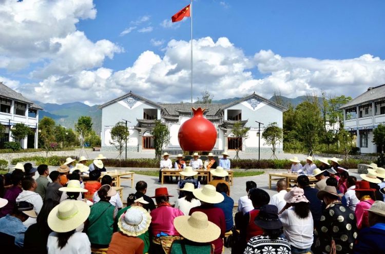 10月9日下午，州委书记杨国宗在洱源县郑家庄进行宣讲_proc_副本_副本.jpg
