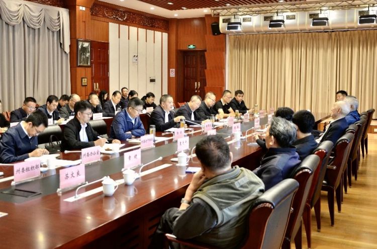 10月11日上午，我州召开2024年老干部情况通报会暨老年节座谈会1_proc_副本.jpg