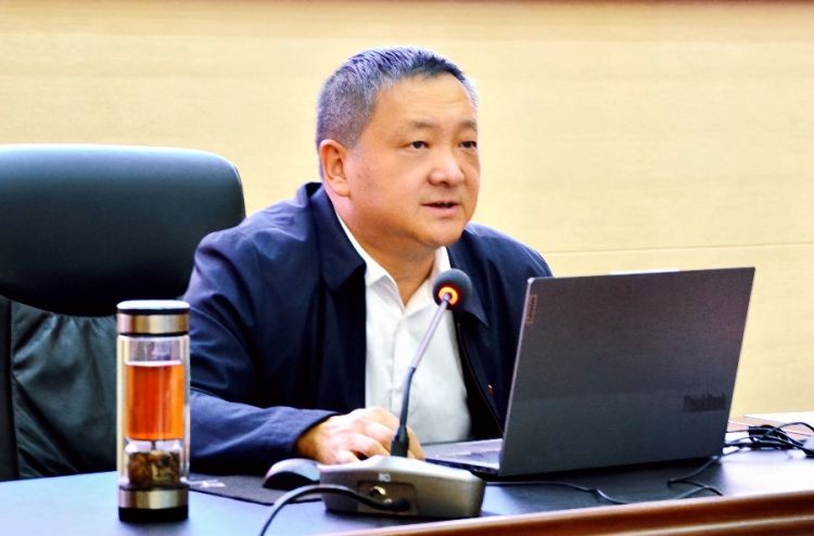 杨国宗在滇西应用技术大学作形势政策报告、讲授思政课1_proc_副本.jpg