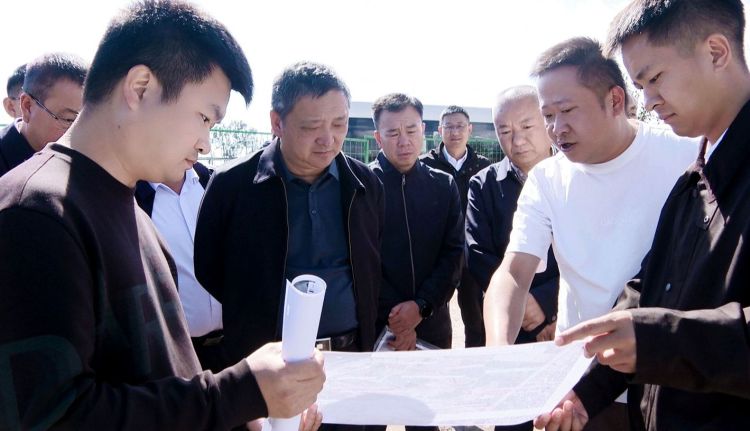 杨国宗陈真永一行到大理市喜洲镇1187二号沟现场调度周城污水处理厂尾水循环利用工作_proc_副本_副本.jpg