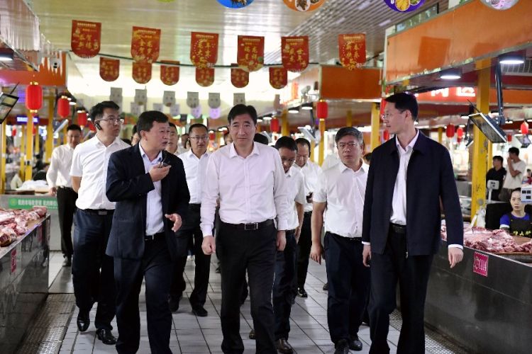 临沧市党政代表团调研南涧县县城枫桥式智慧农贸市场，了解智慧农贸市场规范化建设工作。 (7)_proc_副本.jpg
