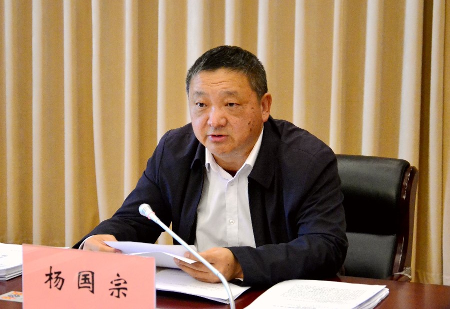 州委书记杨国宗主持会议。2 (1)_proc_副本.jpg