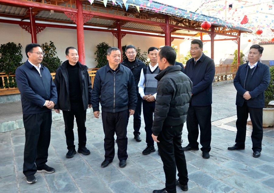 12月3日，杨国宗走进龙盘居家养老服务中心，调研居家养老服务、幸福食堂建设情况_proc_副本.jpg