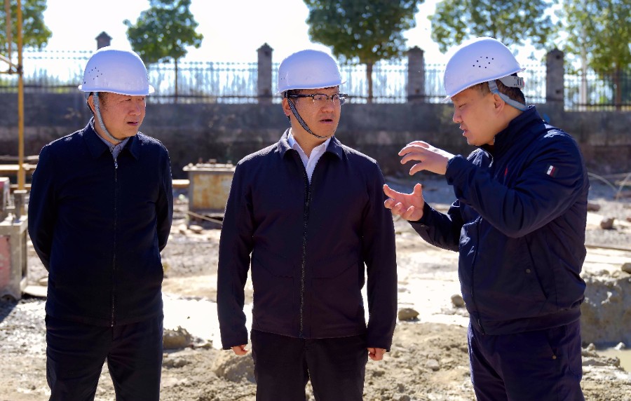 12月3日，陈真永在巍山县甸中工业片调研园区建设和产业协作情况_proc_副本.jpg
