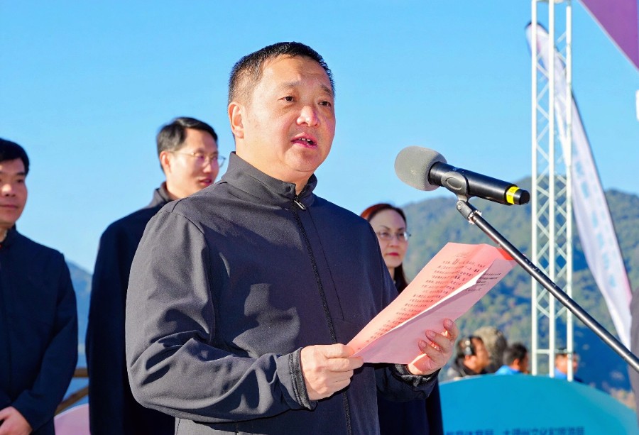 2025年1月1日，2025大理乡愁马拉松年度接力赛（南涧站）开跑，杨国宗出席并致辞  秘境百马供图_proc_副本.jpg