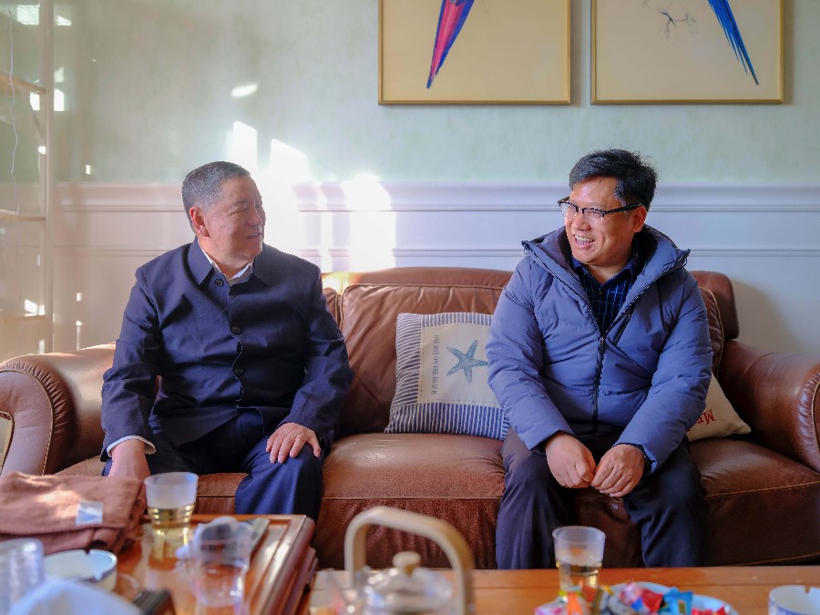1月7日，州委副书记、州长陈真永到大理市走访慰问离退休老干部李雄_proc.jpg