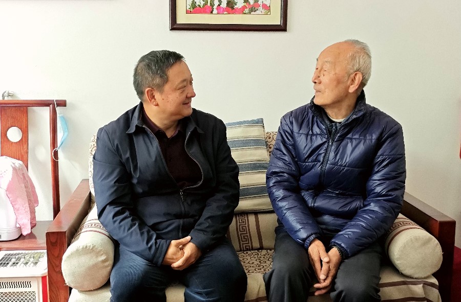 杨国宗慰问杨旻3_proc_副本.jpg