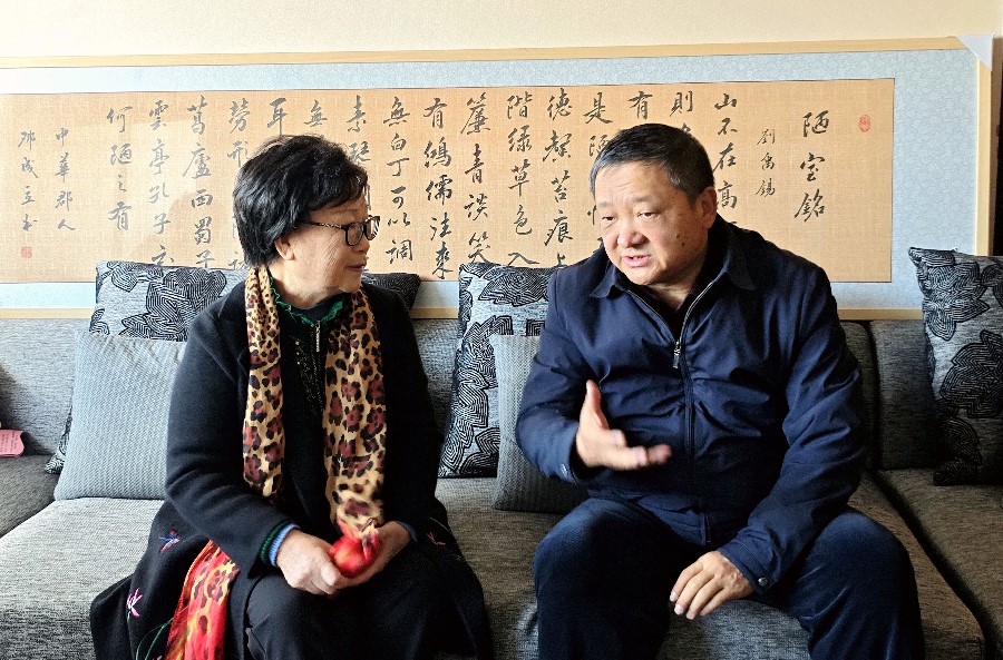 杨国宗慰问赵波1_proc_副本.jpg