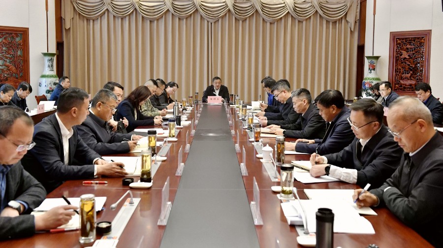 4月1日，州领导干部深入贯彻中央八项规定精神学习教育读书班暨州委理论学习中心组在大理国际会议中心开展集中学习_proc_副本.jpg