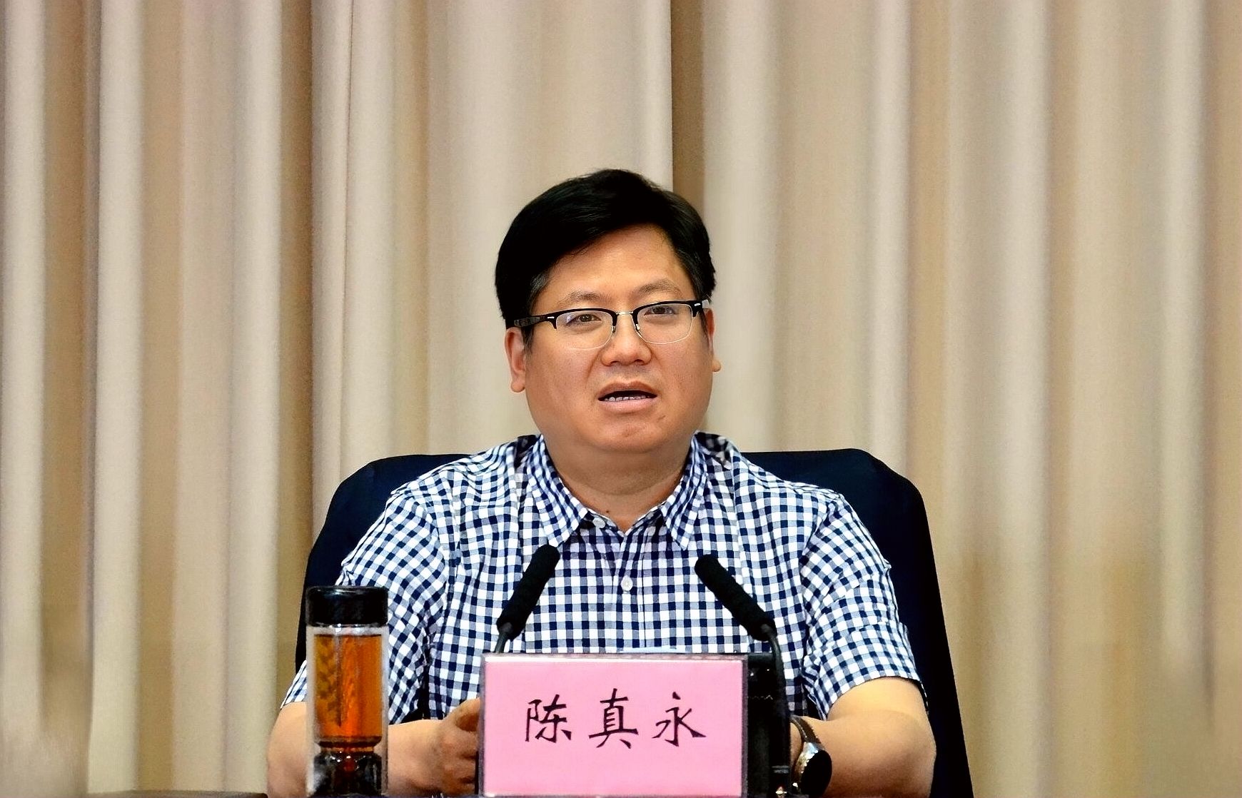 陈真永主持会议_proc_副本.jpg