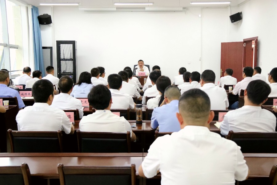 5月9日，杨国宗主持召开祥云县产业发展及干部廉政提醒谈话座谈会。_副本.jpg