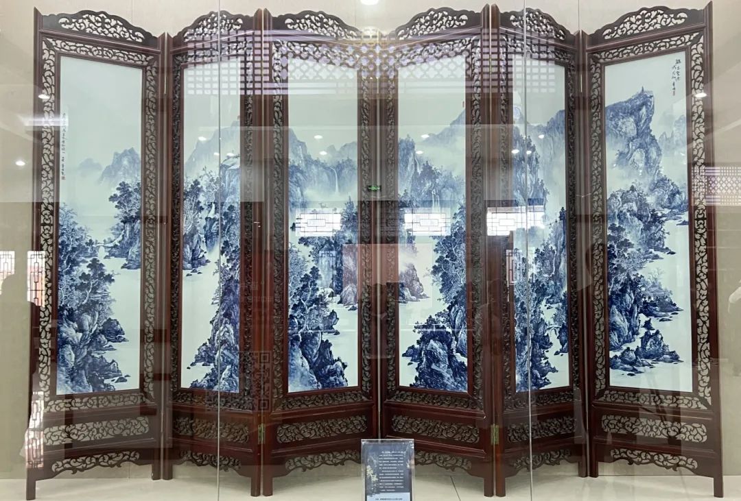 把鸡足山“画”进瓷器！大理著名画家辛恒先生作品入馆藏→