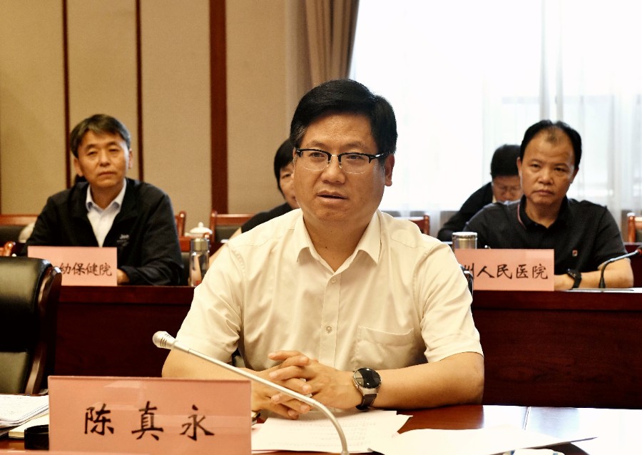 陈真永主持签约仪式并致辞2_proc_副本.jpg
