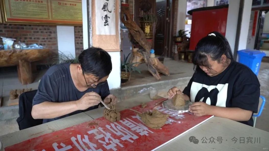 泥塑传承：父女接力 让千年非遗在掌心“活”起来