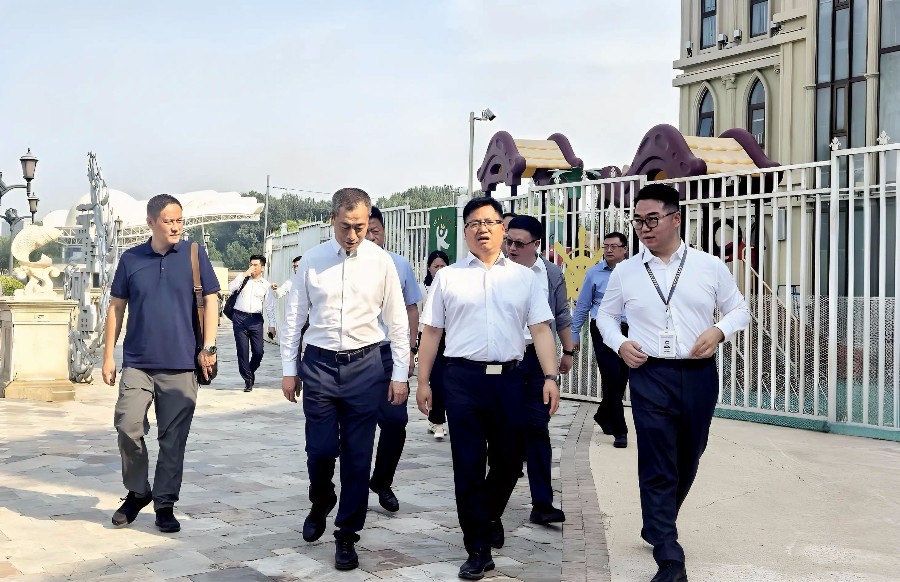 6月18日，陈真永一行在SOLANA蓝色港湾国际商区考察_proc_副本.jpg