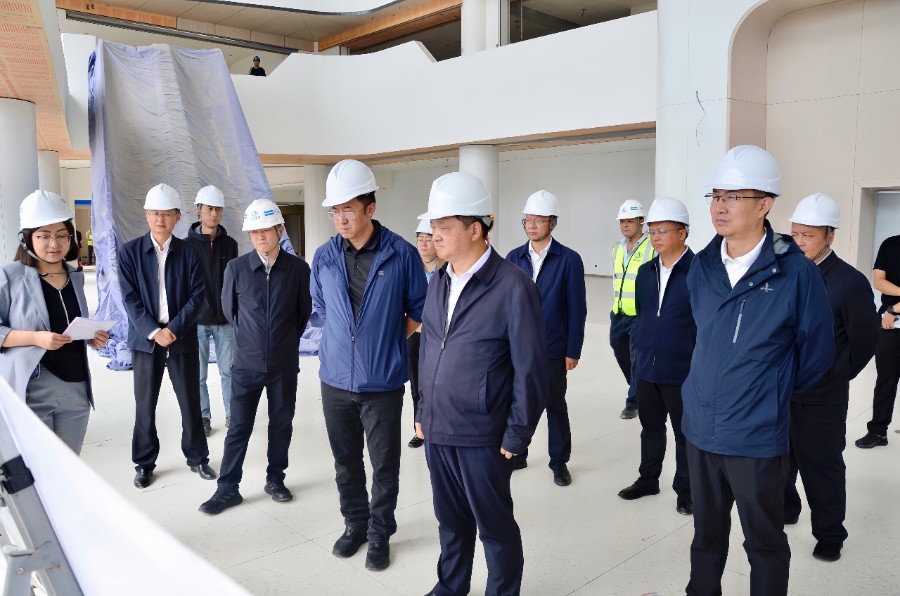 6月23日上午，杨国宗在来到大理市妇幼保健院新院区建设现场调研_proc.jpg