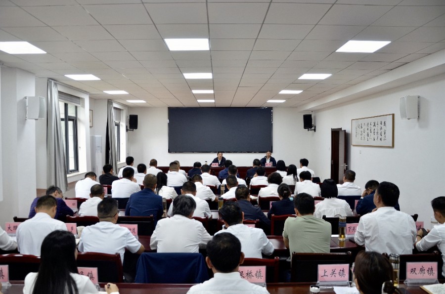 6月23日下午，杨国宗主持召开大理市产业发展及干部廉政提醒谈话座谈会。_proc.jpg
