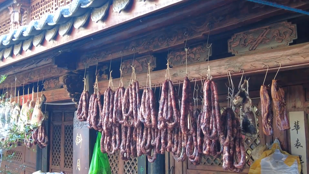 何家大院：传统美味 香飘四方