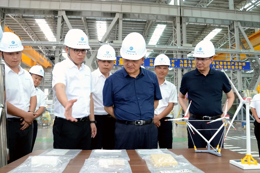 7月3日，州委书记杨国宗到宾川产业园白塔片区调研风机大叶片生产线项目建设情况。_proc_副本.jpg