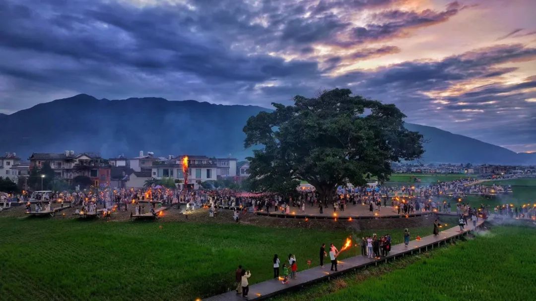 火把耀苍洱，狂欢正当时！大理各地共燃激情夏夜