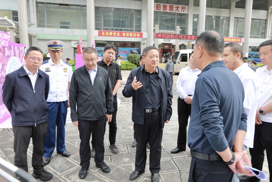 图片说明：8月7日上午，杨国宗到大理港实地调研业态提升、景观打造、交通疏导等情况_proc.jpg