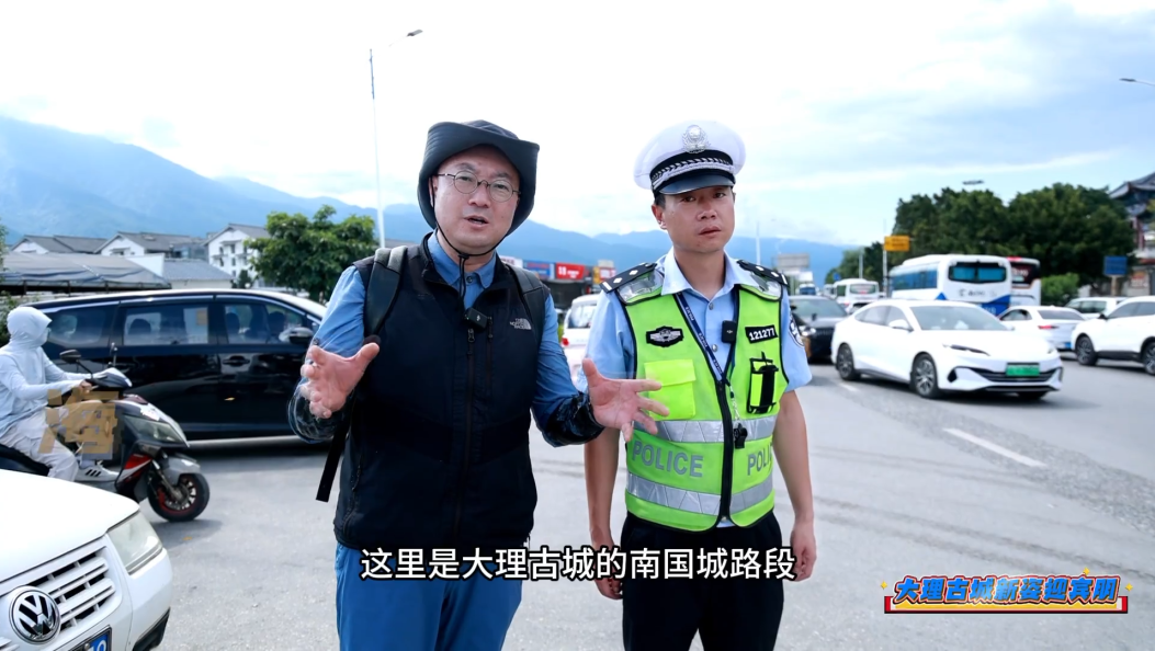 大丽路南国城路段路面变窄，行车更需礼让