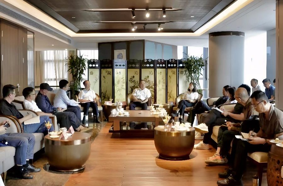 因城施策转变模式 稳妥推进城市更新 州委举行2025年第四次“双月茶叙”