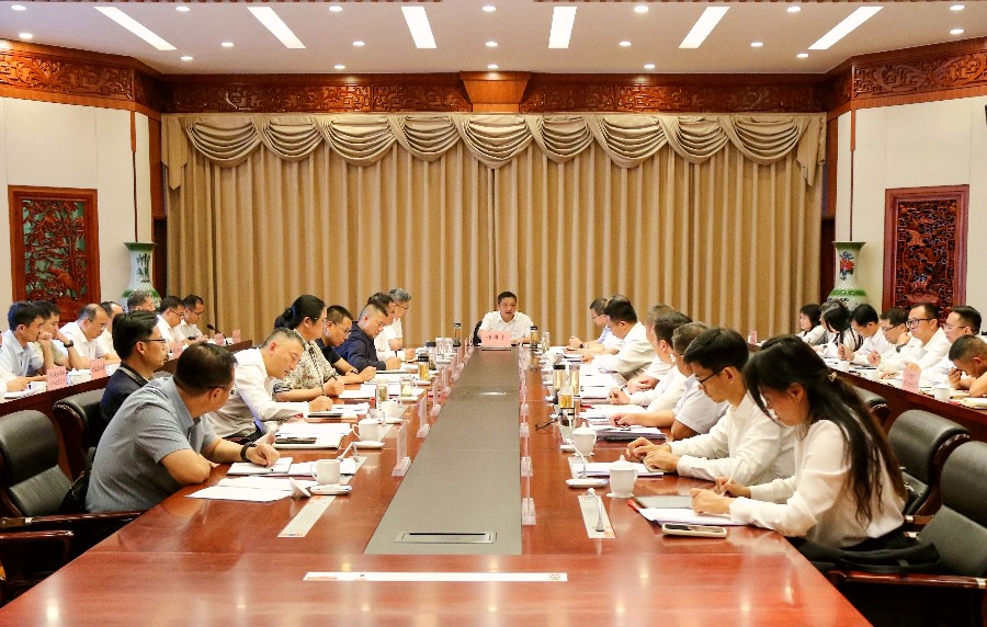 9月4日下午，州委书记杨国宗主持召开州级主要经济部门廉政谈话。_proc_副本.jpg