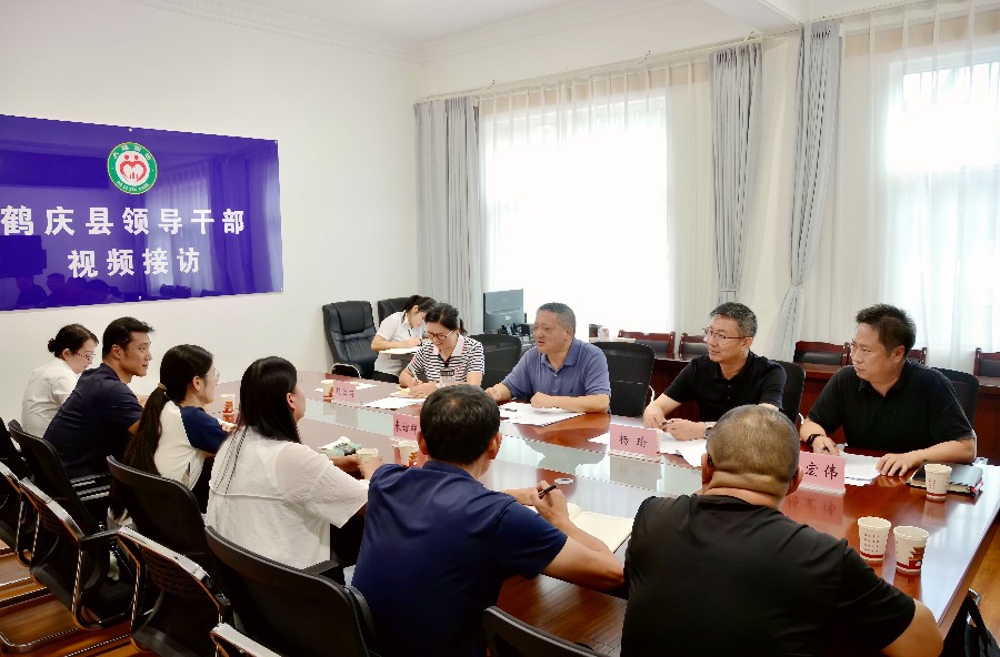 9月11日下午，杨国宗在鹤庆县接待信访群众，面对面听取群众诉求_proc_副本.jpg