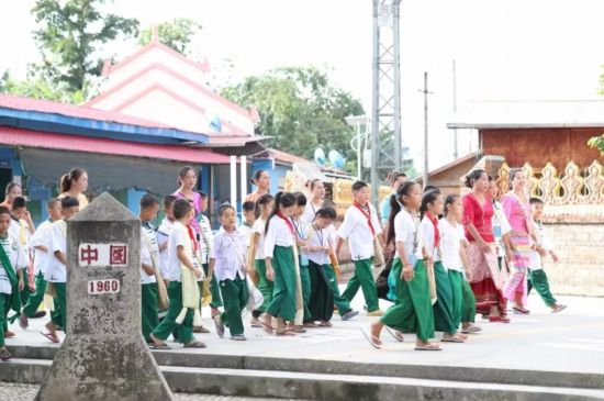 瑞丽市银井国门小学。