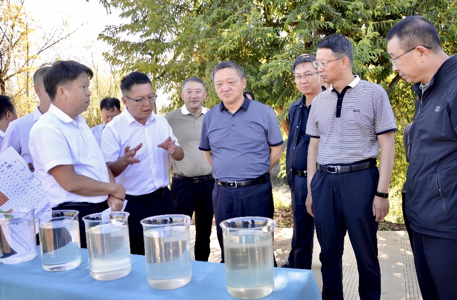 图片说明：9月25日下午，杨国宗率队到洱源县罗时江相关交界断面，实地调研“北三江”水质改善提升措施落实情况_proc.jpg