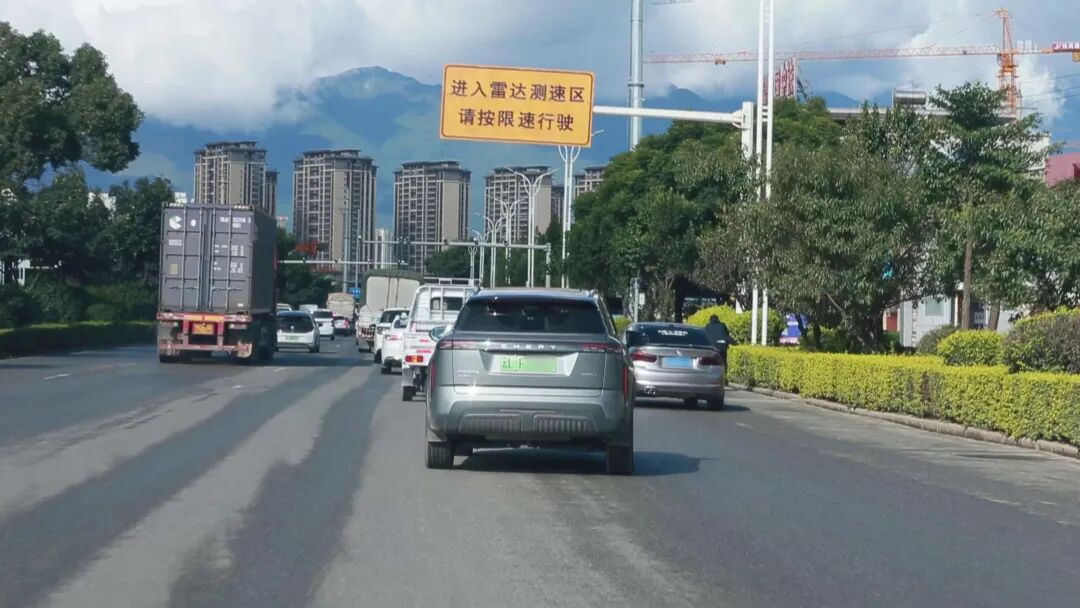 大丽高速发生一起交通事故！都是“智驾”惹的祸……