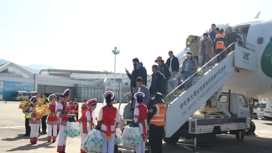 水门礼!又一家航空公司在大理完成首航