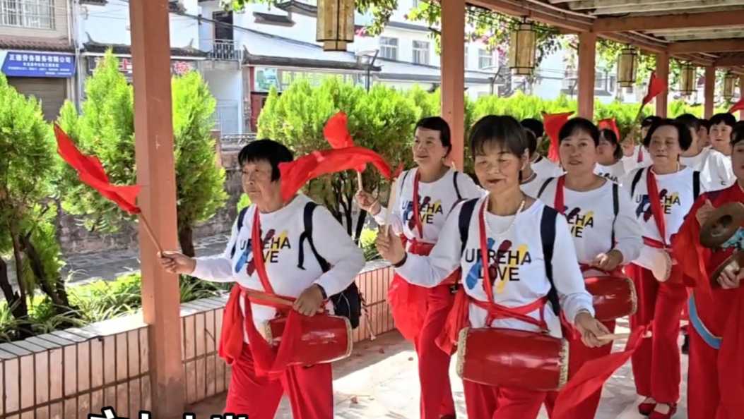 #在大理爱上生活  六七十岁正是闯荡的年纪！岁月磨不掉热爱，银发也能C位出道～