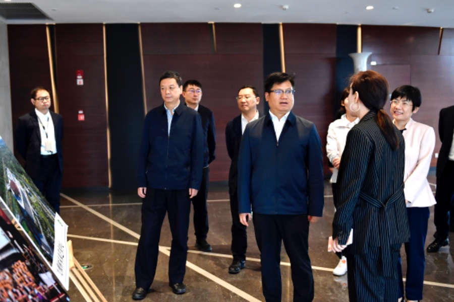 10月30日考察奉贤区九棵树艺术中心 (3).JPG