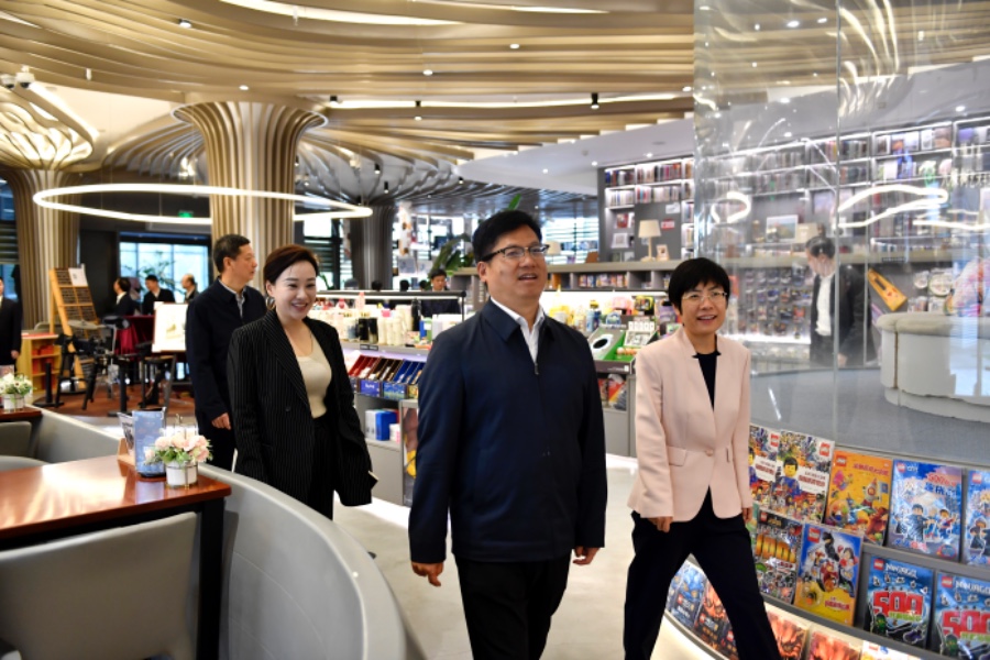 10月30日，考察奉贤区自然堂集团 (4).JPG