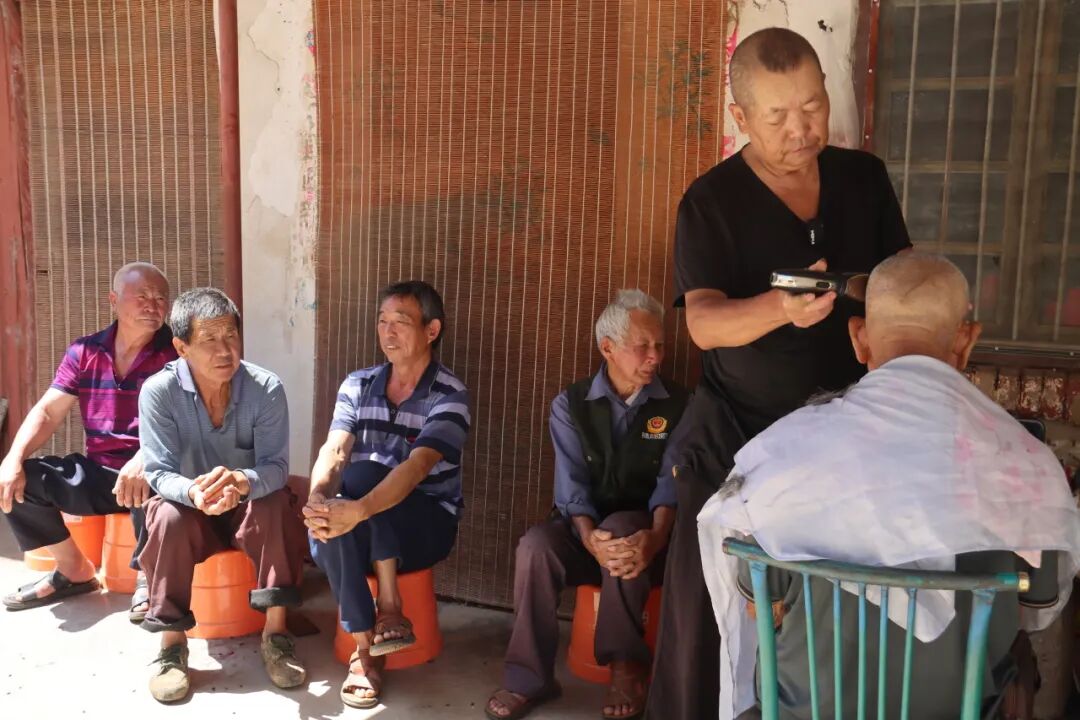 5元理发，40多年不涨价！他的手艺温暖了宾川整个老街