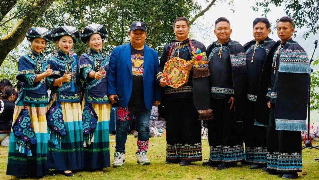 乡土能人点亮乡村！从“鸟不落”到“音乐村”，阿尼么用歌声“唱”出一条共富路