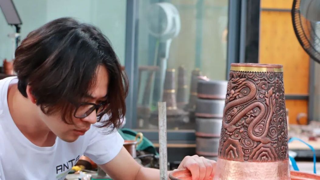 “90后”铜匠陈云红：让传统技艺绽放新光