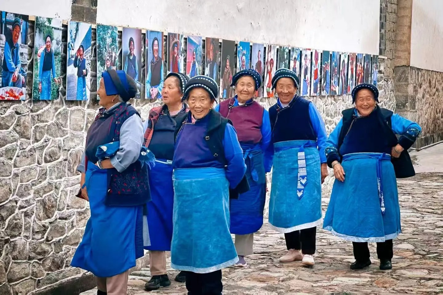 一个人到一群人 | 凤·羽百位白族女性肖像展的背后故事