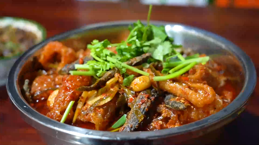 小雪 云南宾川韭菜腌菜制作正当时