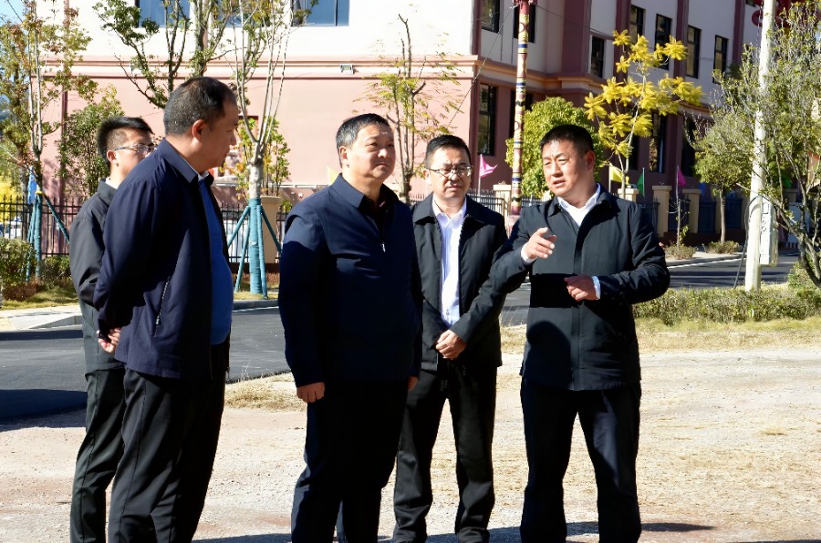 1765432582901090.jpg 12月10日,杨国宗在县委党校调研了解迟滞项目盘活情况。_proc_副本.jpg