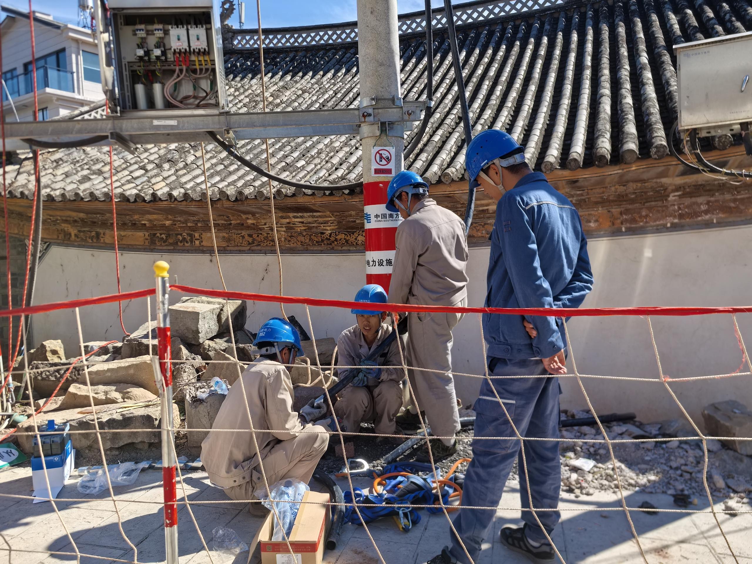 1765450477580300.jpg 以“电”为暖守寒冬!增容改造解民忧1.jpg