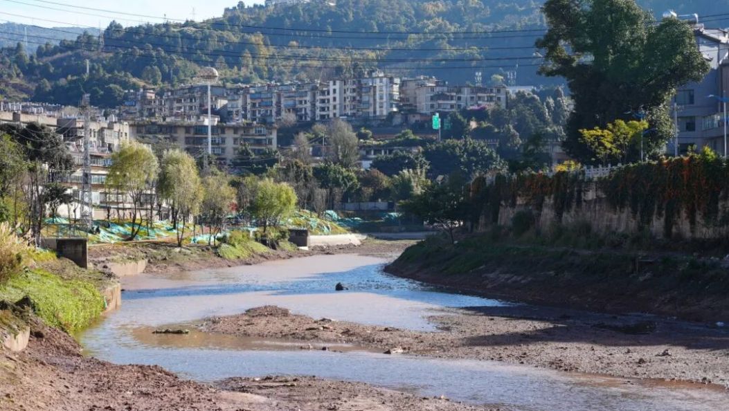 下关西洱河在“抽水挖泥”？记者实地探访→