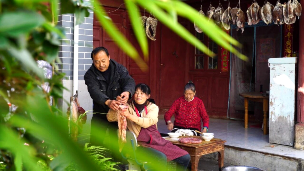 乡愁，是妈妈喊你回家挂腊肉