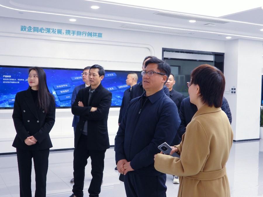 1766151291321748.jpg 12月17日上午,陈真永一行到杭州梅清数码科技有限公司考察学习。_proc.jpg